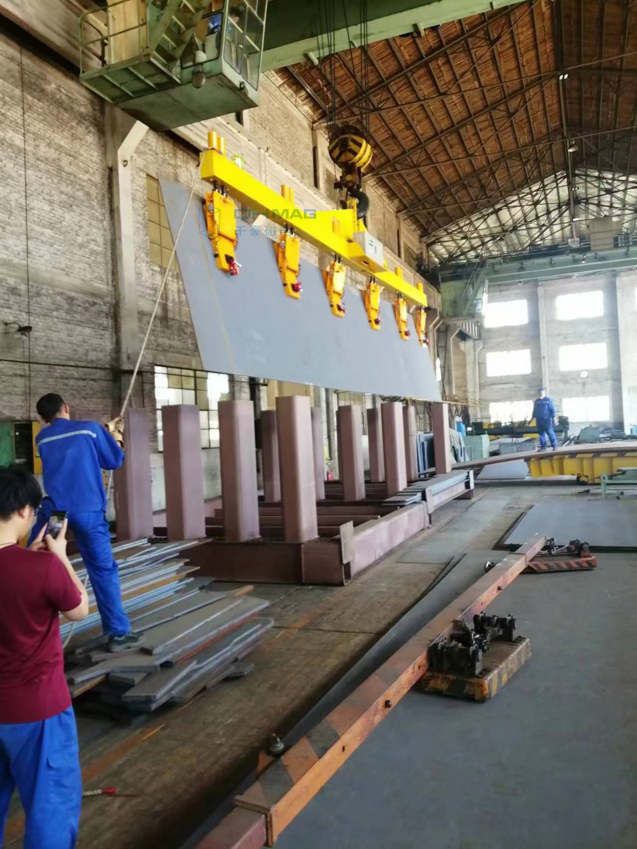 豎著吊鋼板，側(cè)吊鋼板，千豪電永磁吊具